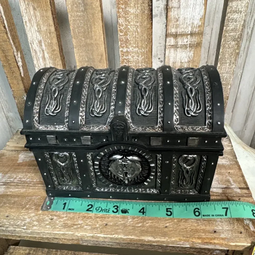 Disney Pirates Of The Caribbean At Worlds End Treasure Chest With Coin Ornament